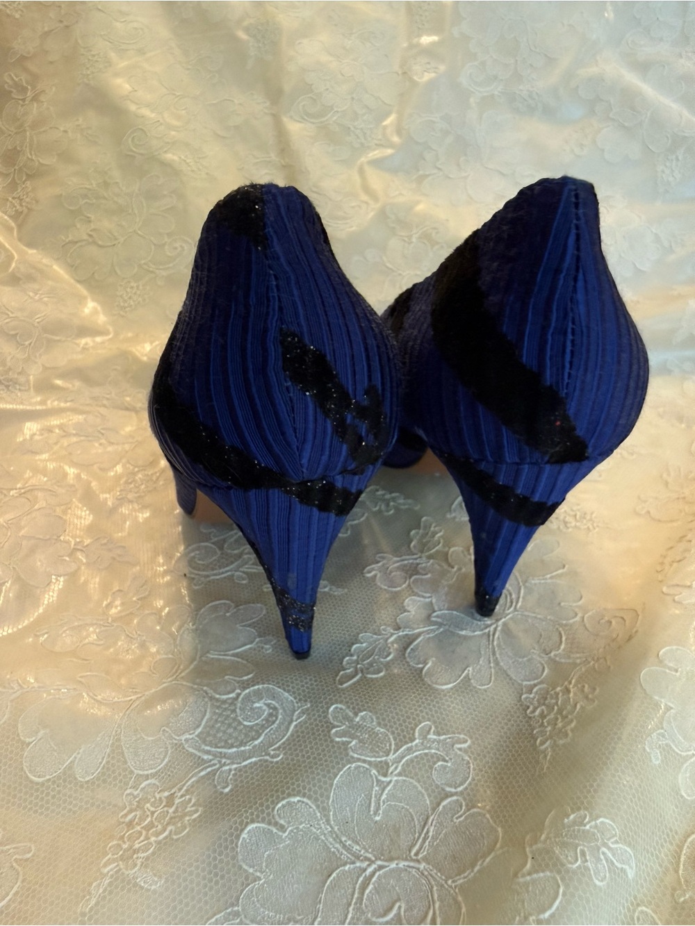 CARRANO 7 Royal Blue Pointed-Toe Heels with Black Accent 1990s - Picture 11 of 11